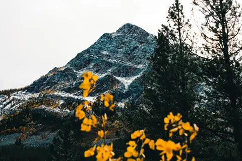 Autumn Mountains 4K Wallpaper · autumn · 3840×2561