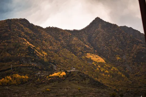 Autumn Mountains 4K Wallpaper · autumn · 3840×2560