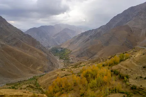 Autumn Mountains 4K Wallpaper · autumn · 3840×2560