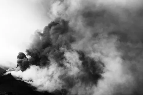 Smoke 4K Wallpaper · abstract · 3840×2561