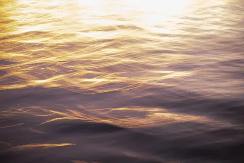 Liquid Gold 4K Wallpaper · abstract · 3840×2560