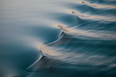 Wave Lines 4K Wallpaper · abstract · 3840×2560