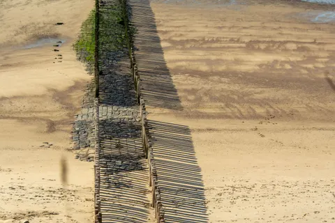 Papel de parede Ondulações de areia 4K · minimal · 3840×2560
