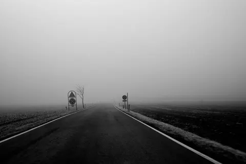 Foggy Minimal 4K Wallpaper · minimal · 3840×2560