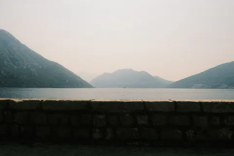 Foggy Minimal 4K Wallpaper · minimal · 3840×2560