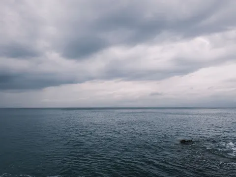 Still Water 4K Wallpaper · minimal · 3840×2880