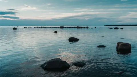 Hình nền Mặt nước tĩnh lặng 4K · minimal · 3840×2160