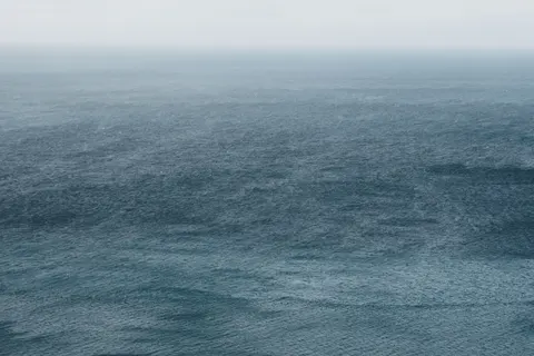 Still Water 4K Wallpaper · minimal · 3840×2560