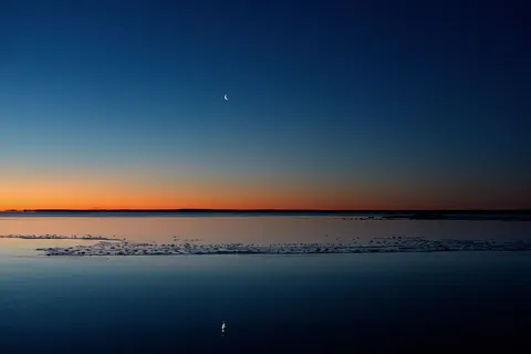 Still Water 4K Wallpaper · minimal · 3840×2560