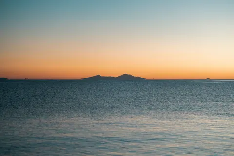 Still Water 4K Wallpaper · minimal · 3840×2560