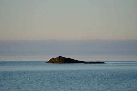 Still Water 4K Wallpaper · minimal · 3840×2560