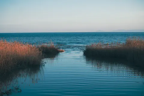 Still Water 4K Wallpaper · minimal · 3840×2560