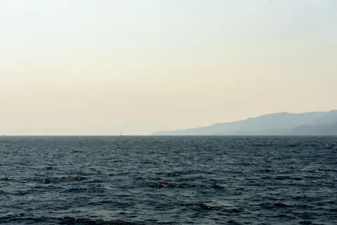 Still Water 4K Wallpaper · minimal · 3840×2563