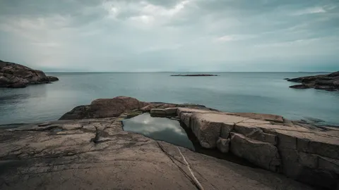 Still Water 4K Wallpaper · minimal · 3840×2160