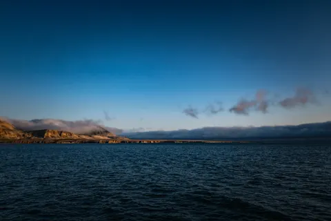Still Water 4K Wallpaper · minimal · 3840×2560