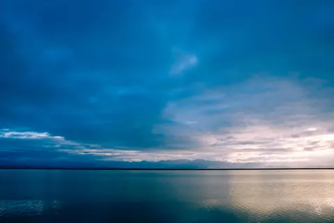 Still Water 4K Wallpaper · minimal · 3840×2560