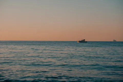 Still Water 4K Wallpaper · minimal · 3840×2560