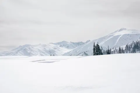 Schneefeld 4K Hintergrundbild · minimal · 3840×2560
