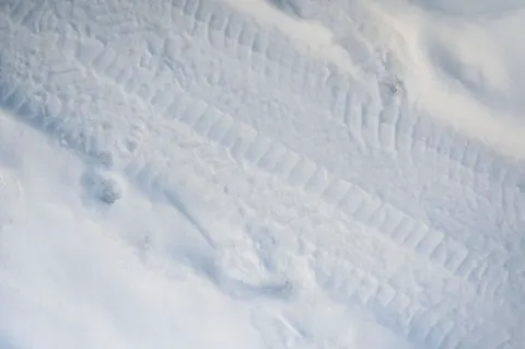 Snow Field 4K Wallpaper · minimal · 3840×2555