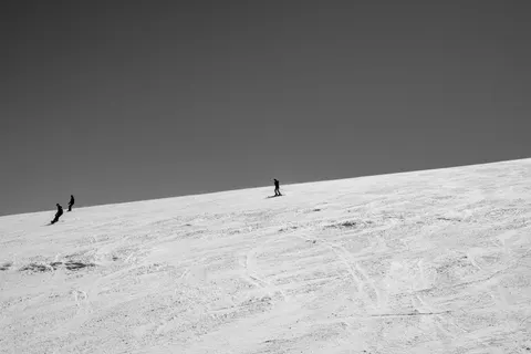 Snow Field 4K Wallpaper · minimal · 3840×2563