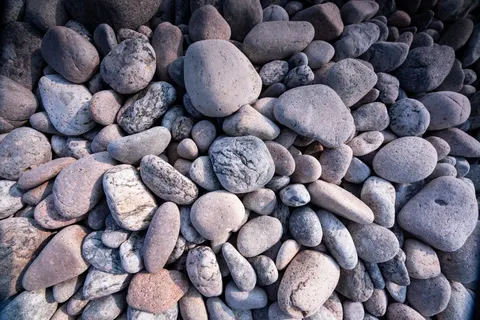 Zen Stones 4K Wallpaper · minimal · 3840×2560