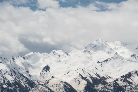 हिमालय की चोटियाँ 4K वॉलपेपर · mountains · 3840×2561