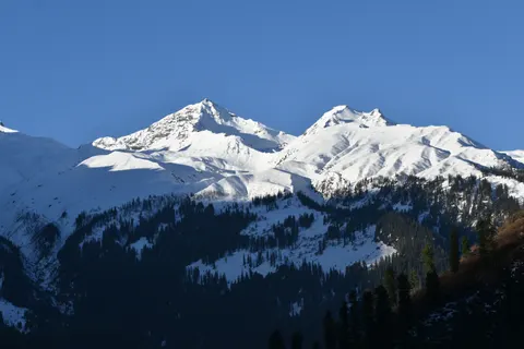 والپیپر قله‌های هیمالیا با کیفیت 4K · mountains · 3840×2560
