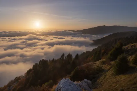 Above the Clouds 4K Wallpaper · mountains · 3840×2560