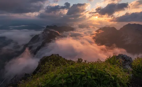 Above the Clouds 4K Wallpaper · mountains · 3840×2364