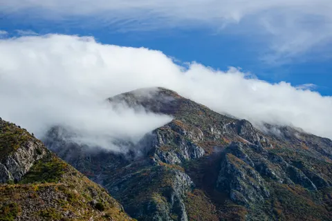 Above the Clouds 4K Wallpaper · mountains · 3840×2560