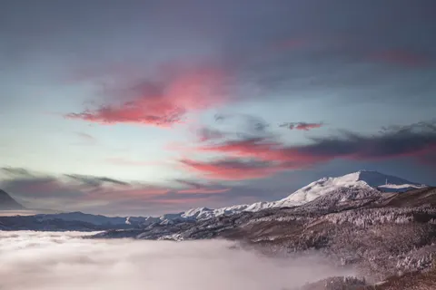 Above the Clouds 4K Wallpaper · mountains · 3840×2560