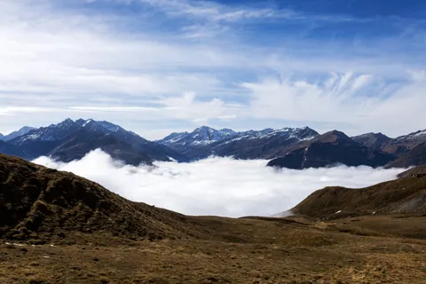 Above the Clouds 4K Wallpaper · mountains · 3840×2560