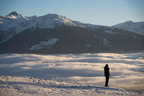 Above the Clouds 4K Wallpaper · mountains · 3840×2560