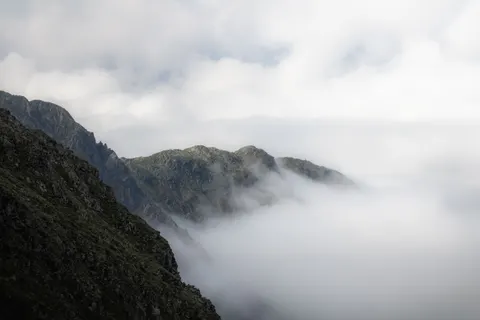 Above the Clouds 4K Wallpaper · mountains · 3840×2560