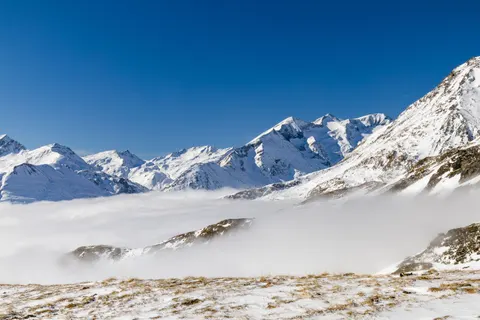 Above the Clouds 4K Wallpaper · mountains · 3840×2560