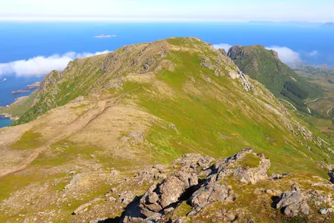 Fond d'écran Sentier de montagne 4K · mountains · 3840×2560