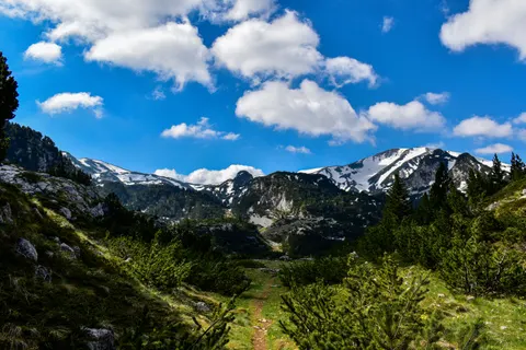 Mountain Trail 4K Wallpaper · mountains · 3840×2560