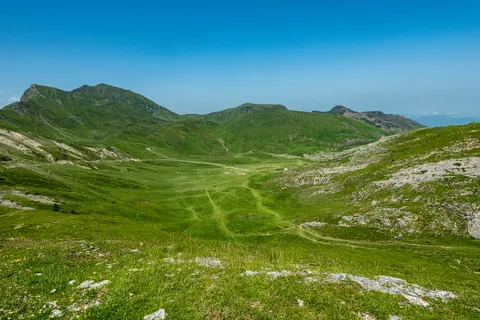 Mountain Trail 4K Wallpaper · mountains · 3840×2560