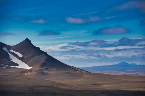 Volcanic Peak 4K Wallpaper · mountains · 3840×2563