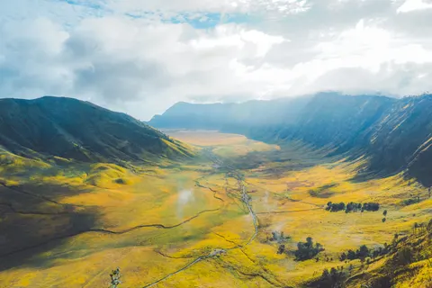 ज्वालामुखी शिखर 4K वॉलपेपर · mountains · 3840×2560