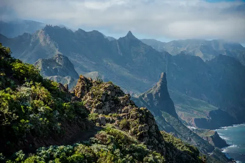 ज्वालामुखी शिखर 4K वॉलपेपर · mountains · 3840×2563