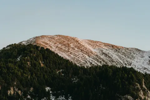 金色山峰 4K桌布 · mountains · 3840×2560