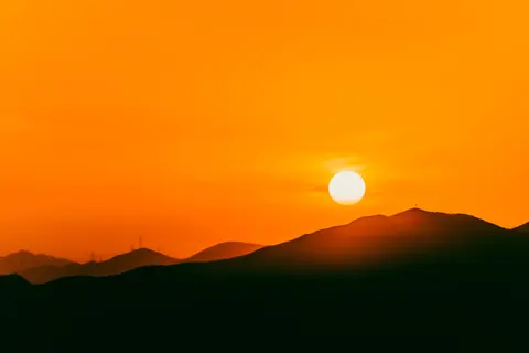 Golden Peak 4K Wallpaper · mountains · 3840×2560