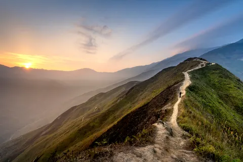 Golden Peak 4K Wallpaper · mountains · 3840×2560