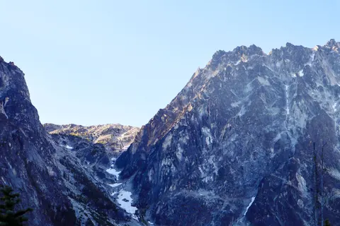 Golden Peak 4K Wallpaper · mountains · 3840×2560