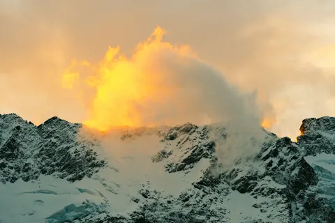 Golden Peak 4K Wallpaper · mountains · 3840×2560