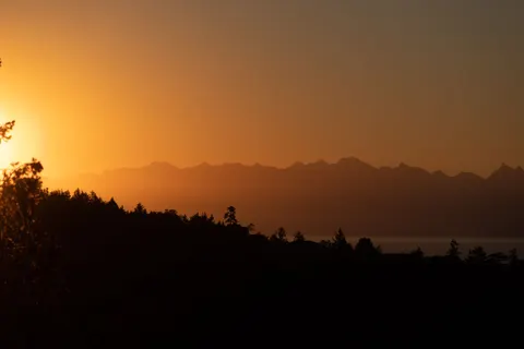 Golden Peak 4K Wallpaper · mountains · 3840×2560