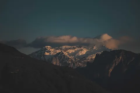 Golden Peak 4K Wallpaper · mountains · 3840×2560