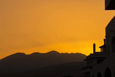 Golden Peak 4K Wallpaper · mountains · 3840×2560