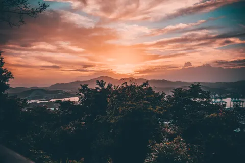 Golden Peak 4K Wallpaper · mountains · 3840×2560